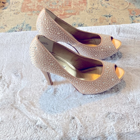 Rose gold platform pumps with rhinestones - Picture 2 of 9